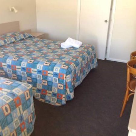 Gundagai Gabriel Motor Inn Room photo
